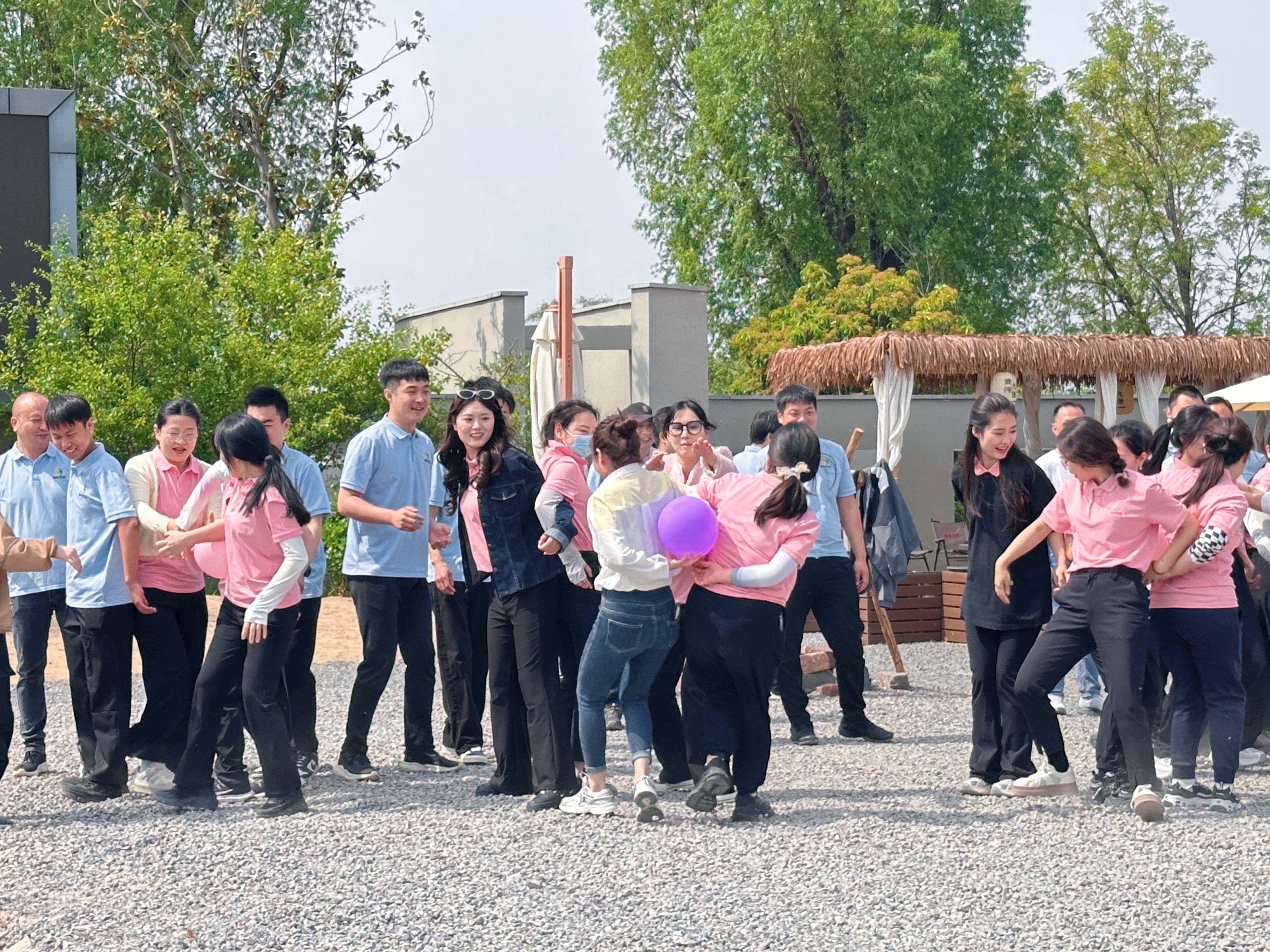 Chasing the Wind, Gathering Wild Joys: Warmth and Passion Fill the Spring Scenery at Yanming Lake —Lianhua Petrochemical’s 2025 Spring Team-Building Outing Concludes Successfully